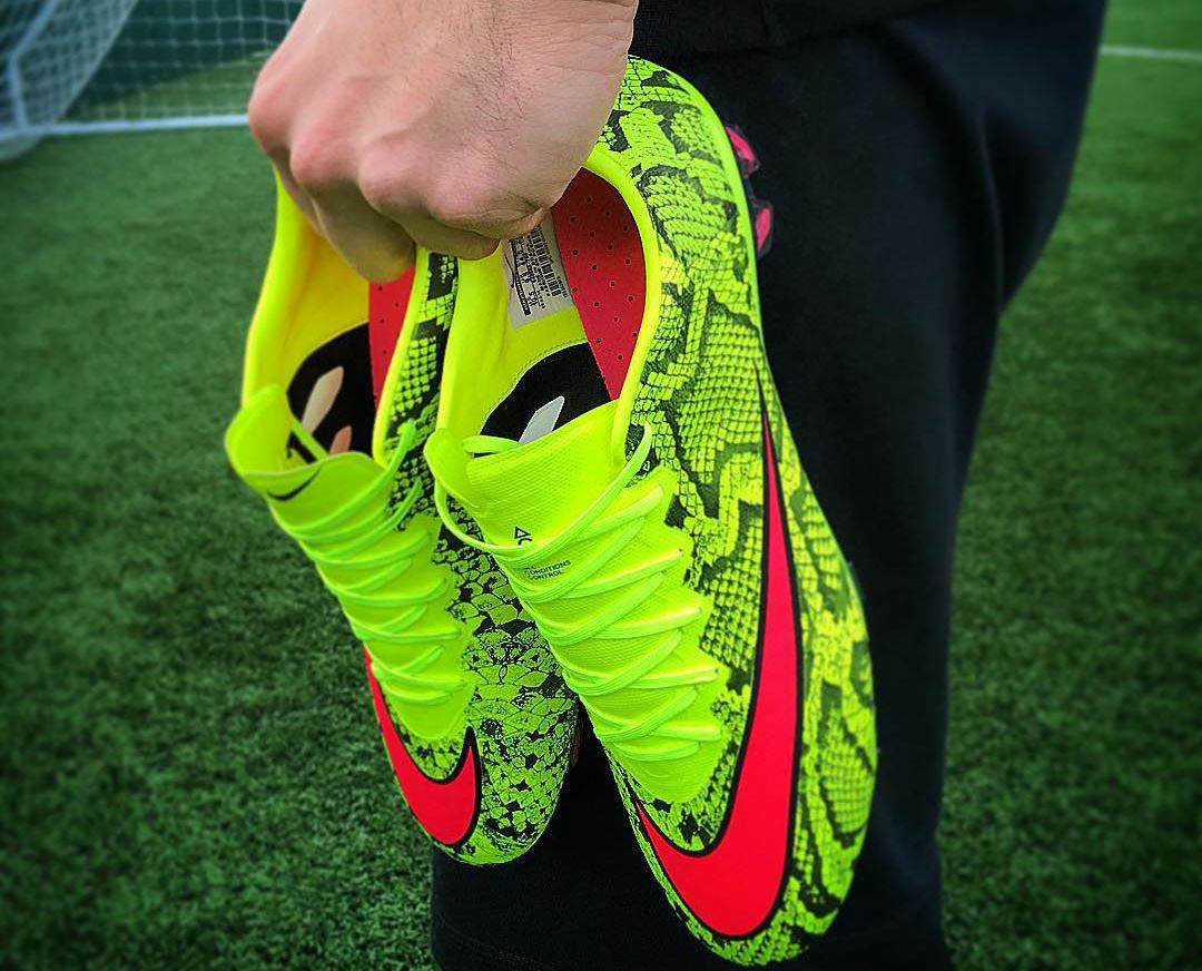 Snake skin 2025 nike shoes